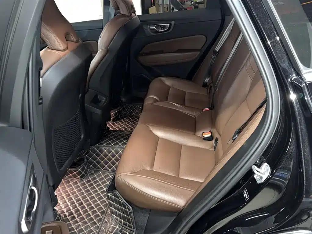 2022 Volvo XC60 B5 AWD Inscription Luxury Edition — миниатюра 14