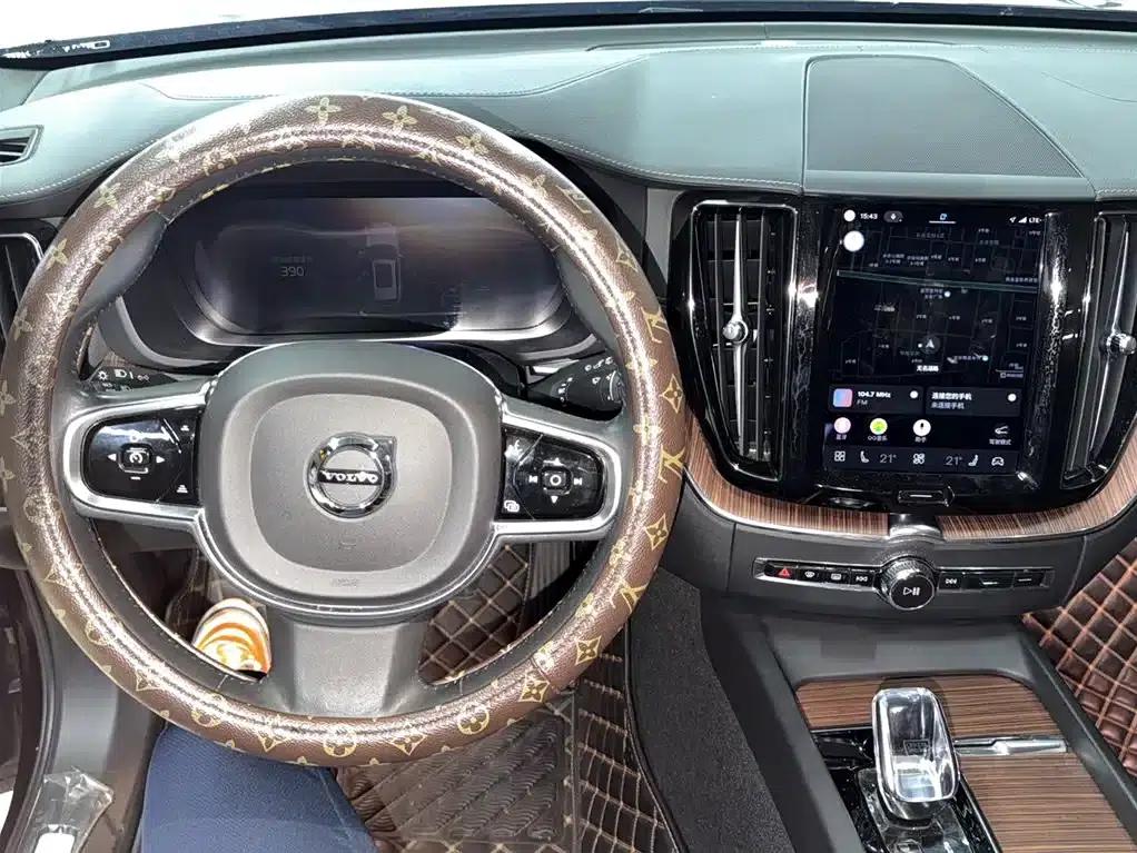 2022 Volvo XC60 B5 AWD Inscription Luxury Edition — миниатюра 15
