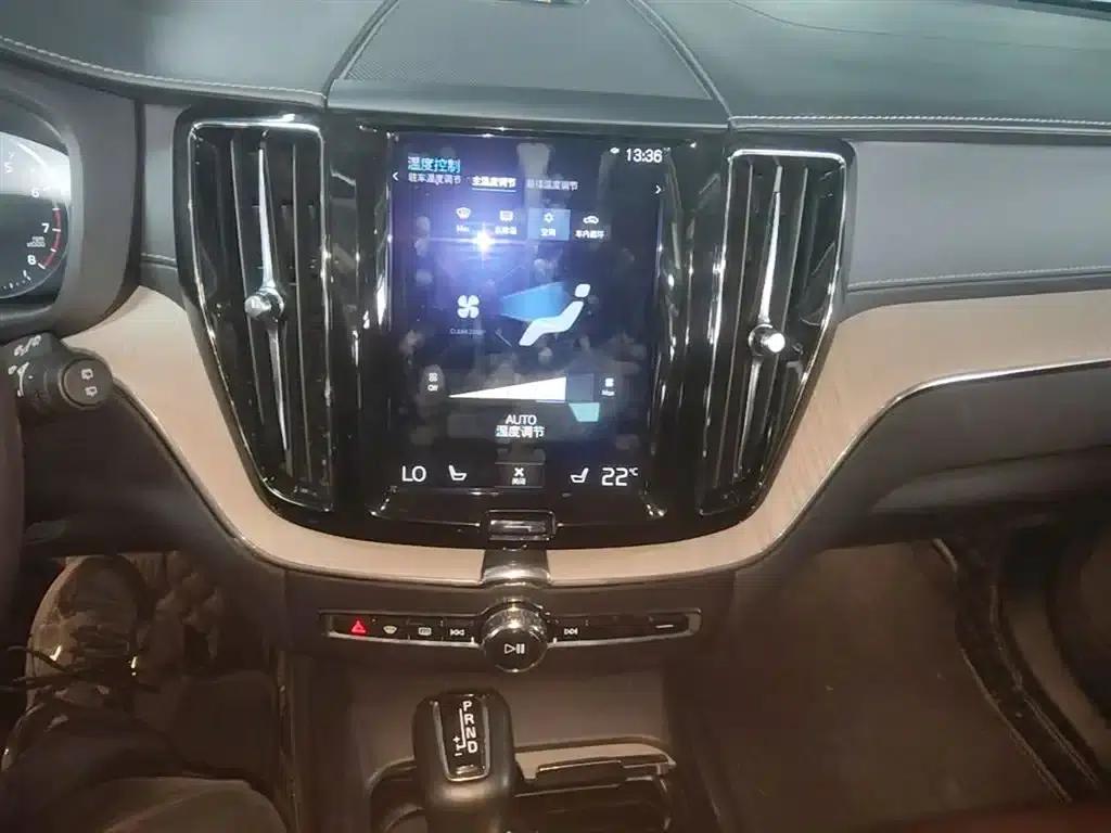 2019 Volvo XC60 T5 AWD Inscription Luxury Edition (China V Emission Standard) — миниатюра 13