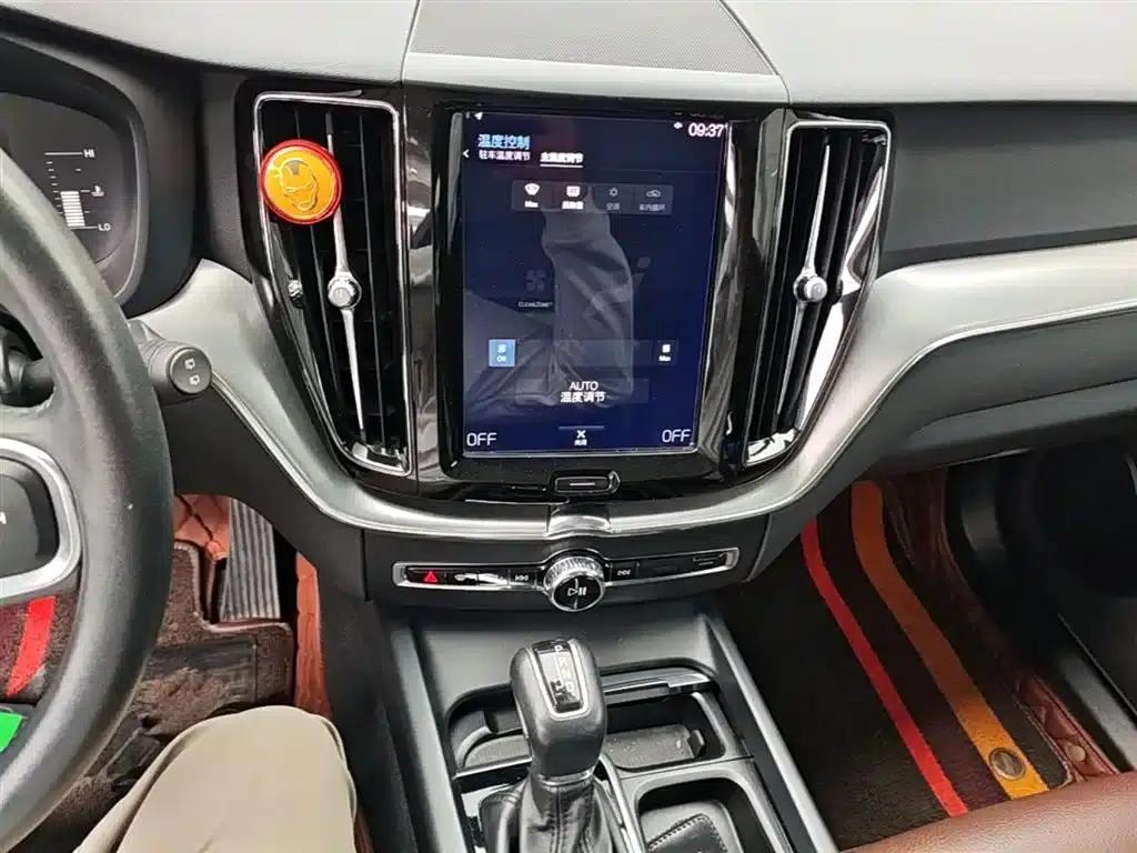 2020 Volvo XC60 T5 AWD Inscription Luxury Edition — миниатюра 13
