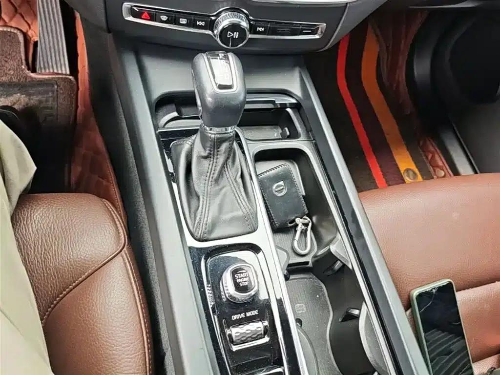 2020 Volvo XC60 T5 AWD Inscription Luxury Edition — миниатюра 14