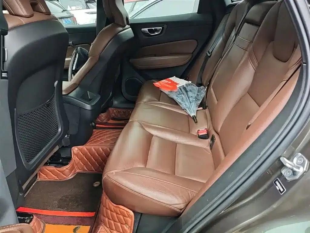 2020 Volvo XC60 T5 AWD Inscription Luxury Edition — миниатюра 17