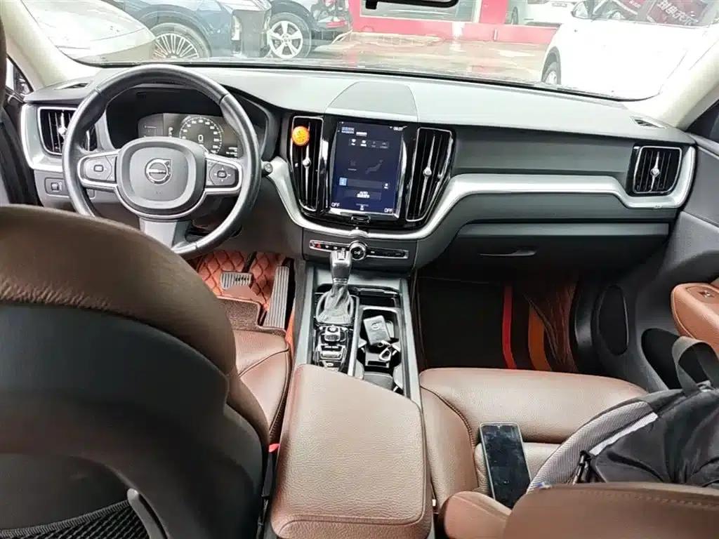 2020 Volvo XC60 T5 AWD Inscription Luxury Edition — миниатюра 10