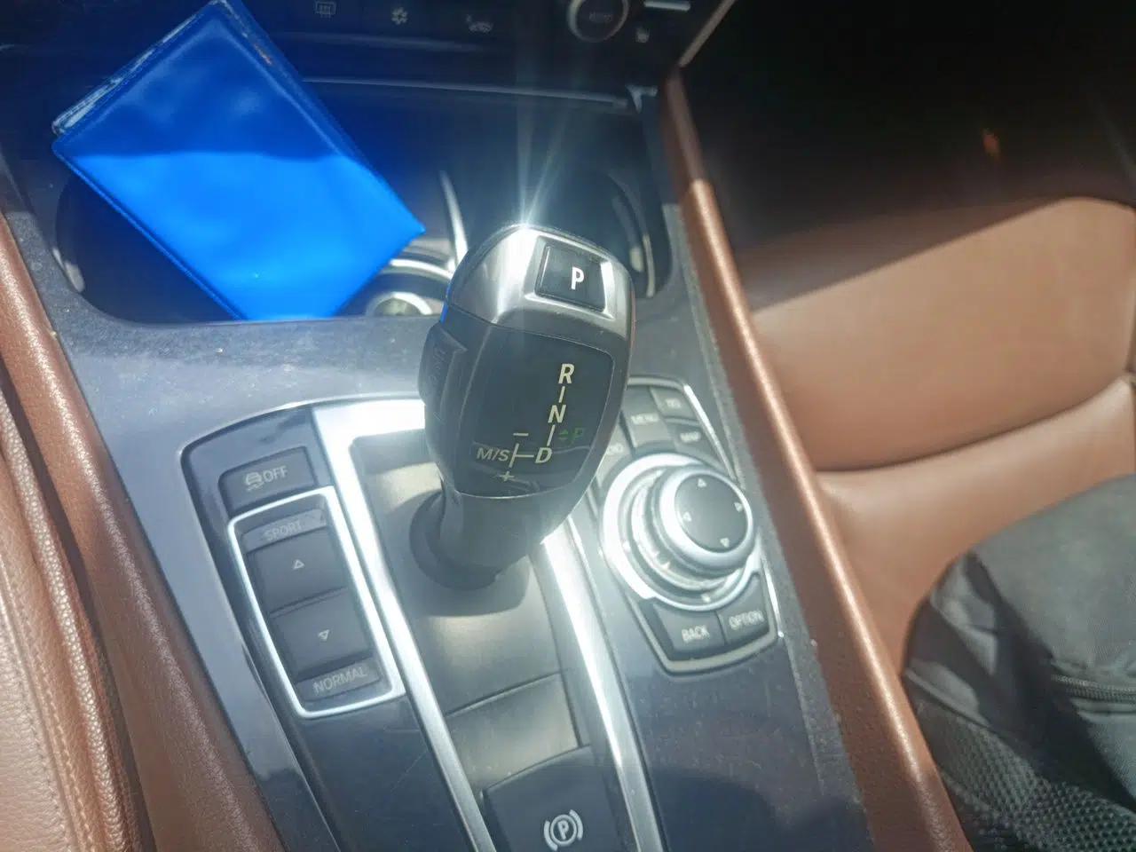 BMW 5 Series GT 2010 535i Leading Model — миниатюра 15