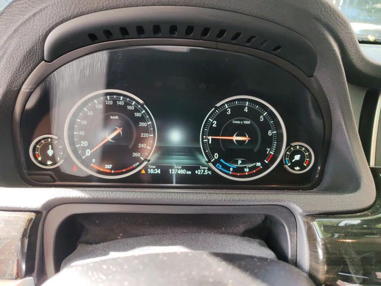 BMW 5 Series GT 2015 528i Luxury Edition — миниатюра 12
