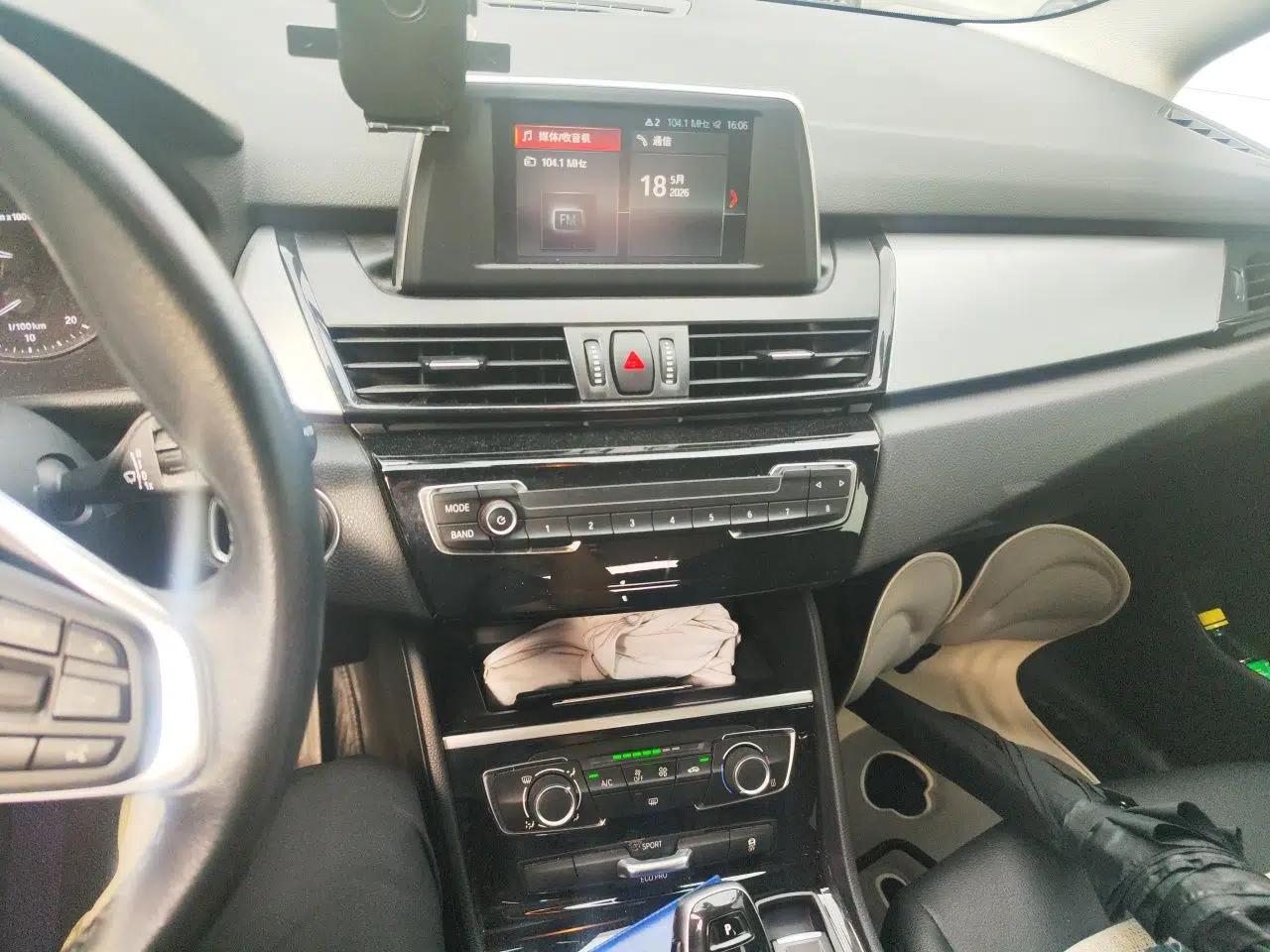BMW 2 Series Gran Tourer 2018 220i Leading Model — миниатюра 14