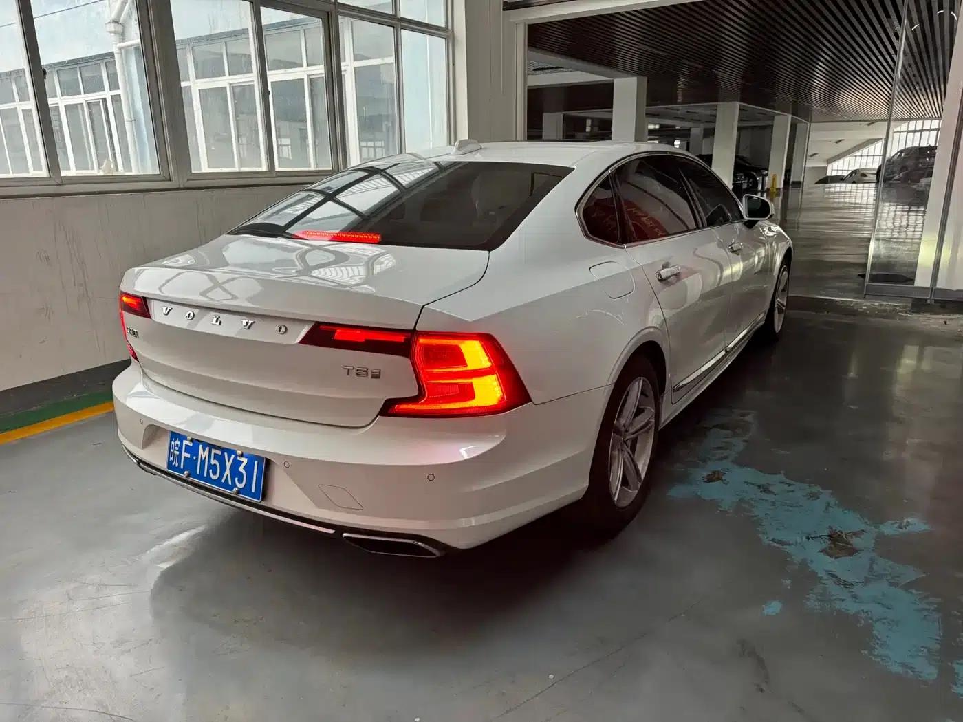 2019 Volvo S90 T5 Smart Edition — миниатюра 4