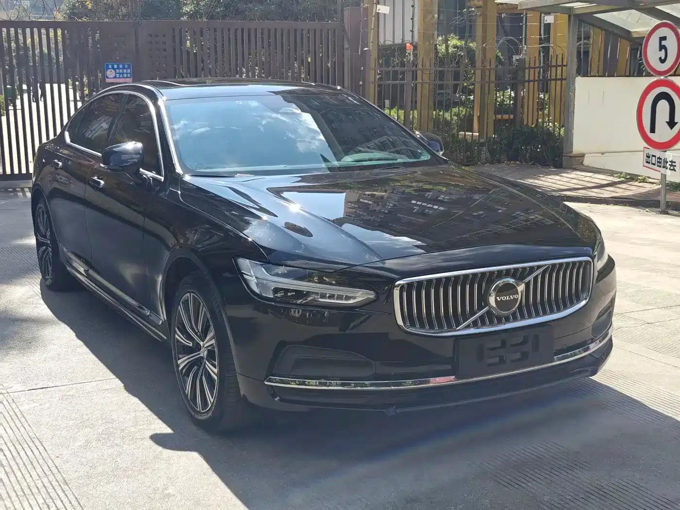 2022 Volvo S90 B5 Smart Luxury Edition — миниатюра 3