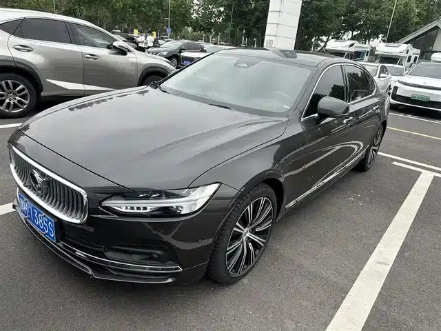 2023 Volvo S90 B5 Smart Luxury Edition