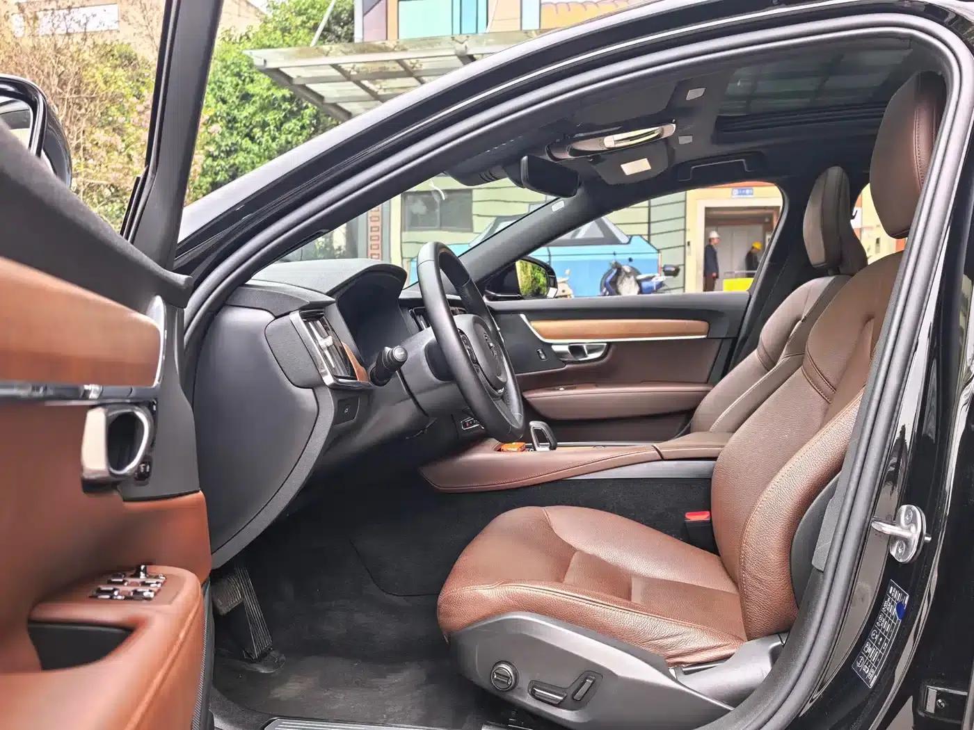2024 Volvo S90 B5 Smart Luxury Edition — миниатюра 4