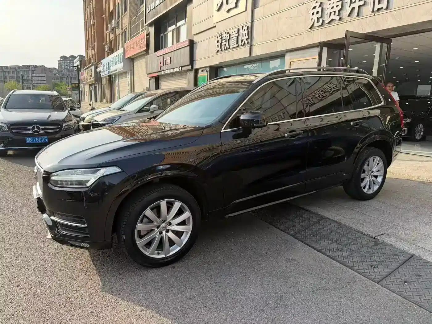 2017 Volvo XC90 T6 Smart Edition 5-seater — миниатюра 1