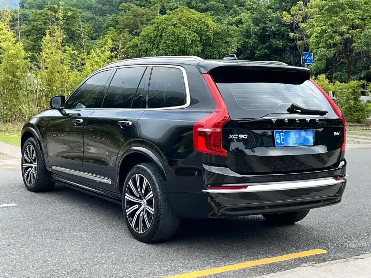 2023 Volvo XC90 B6 Inscription Luxury Edition 7-seater — миниатюра 4
