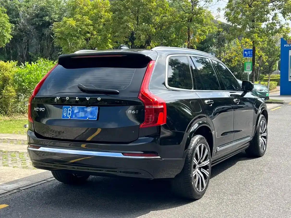 2023 Volvo XC90 B6 Inscription Luxury Edition 7-seater — миниатюра 5