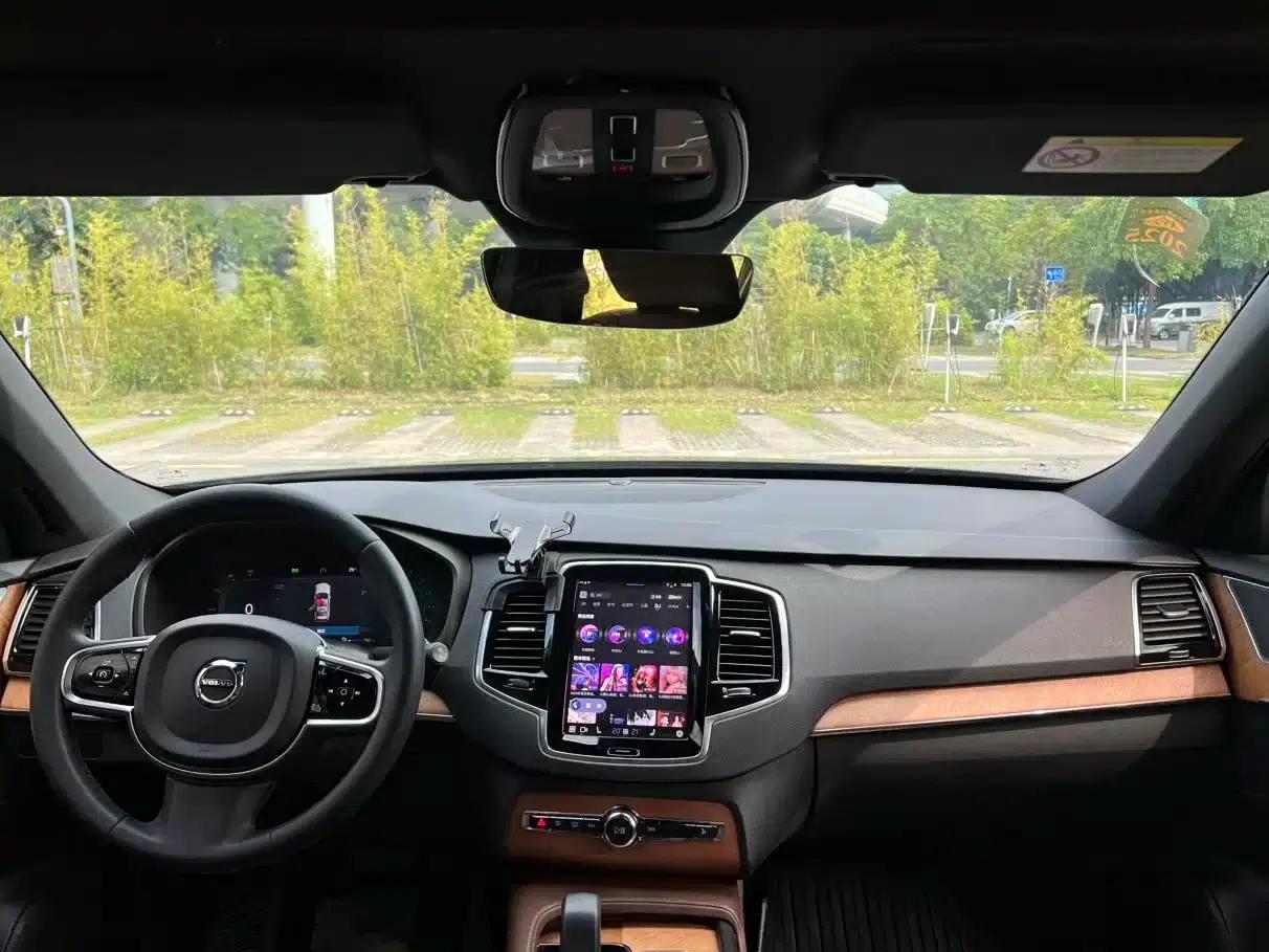 2023 Volvo XC90 B6 Inscription Luxury Edition 7-seater — миниатюра 8