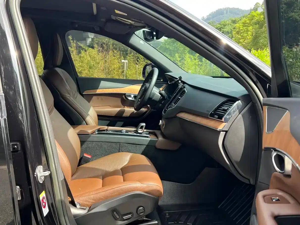2023 Volvo XC90 B6 Inscription Luxury Edition 7-seater — миниатюра 9