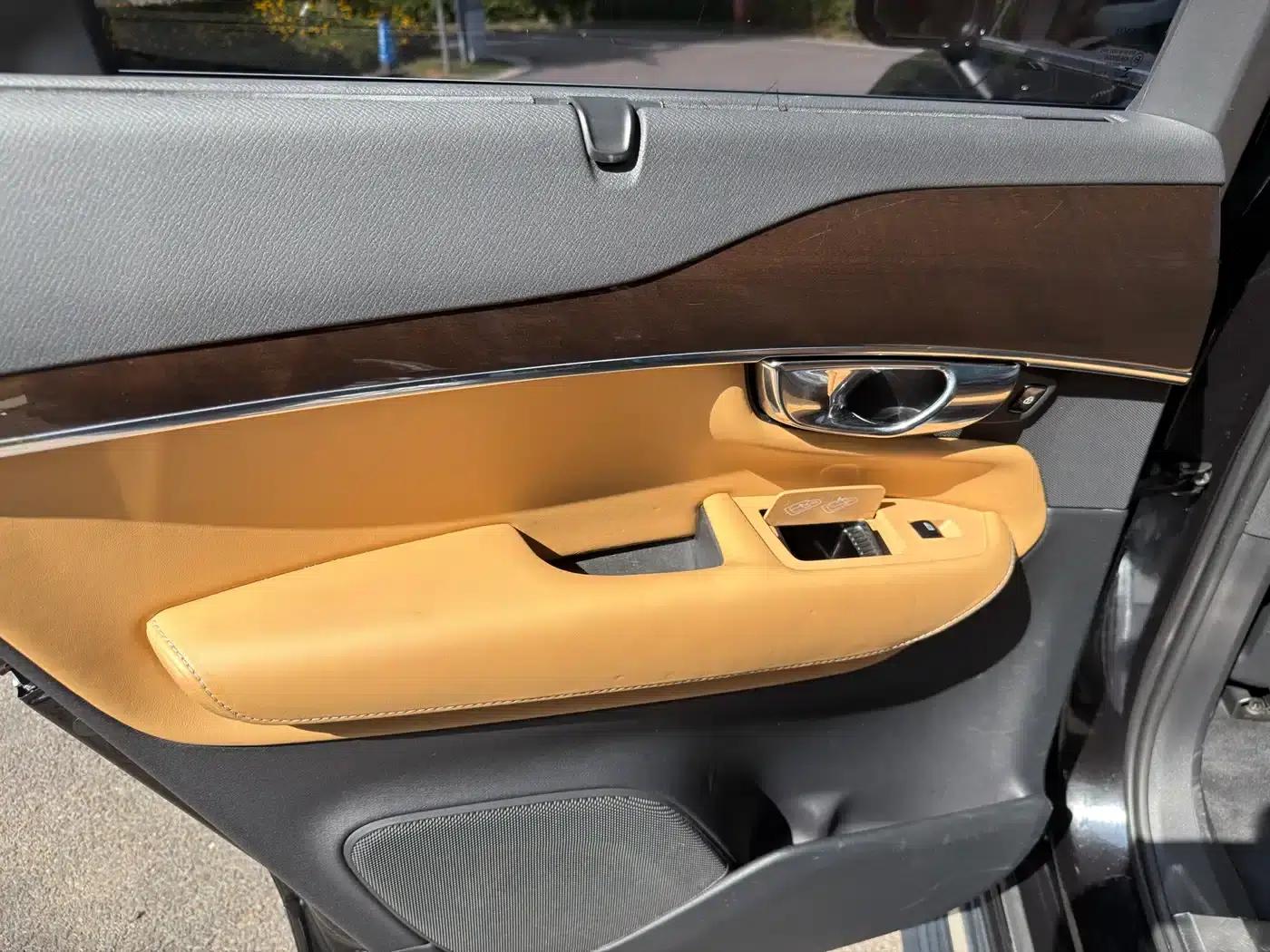 2015 Volvo XC90 T6 Smart Edition 7-seater — миниатюра 27