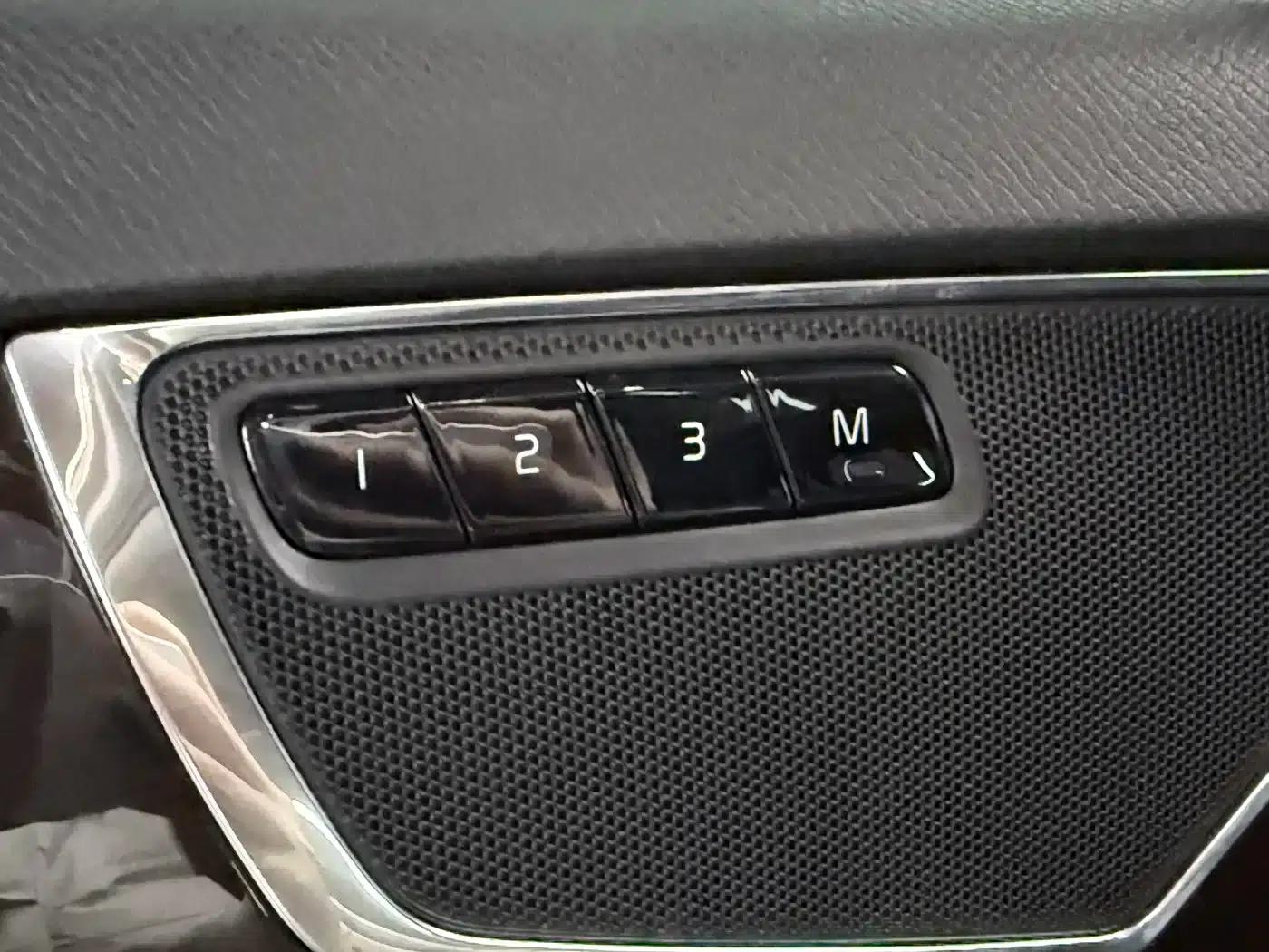 2015 Volvo XC90 T6 Smart Edition 7-seater — миниатюра 10