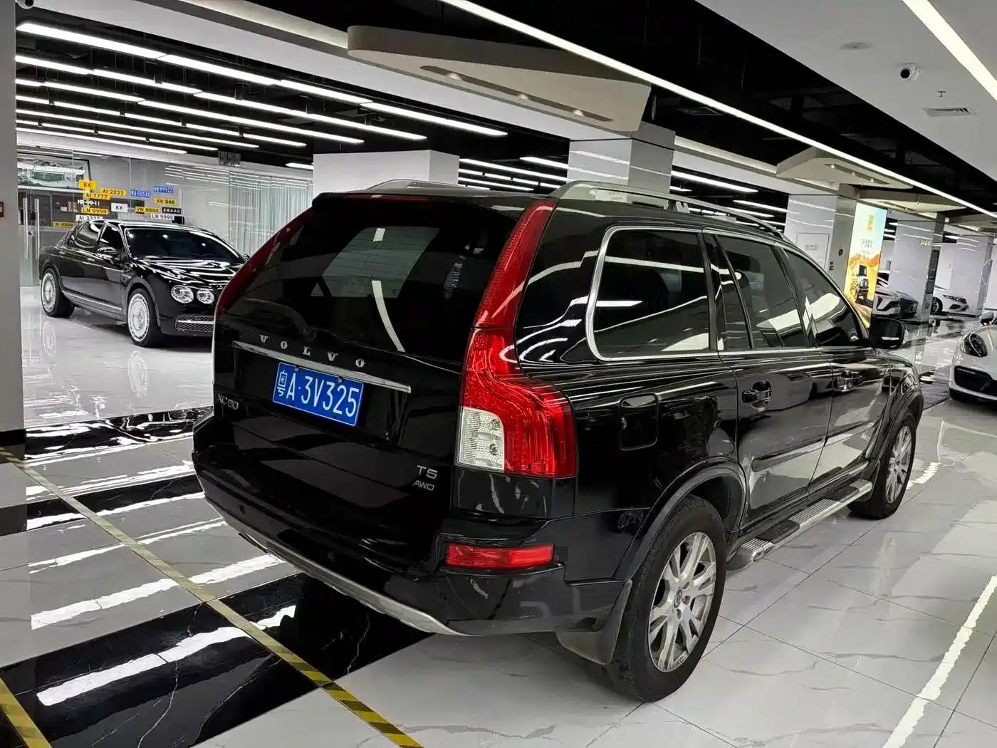 2013 Volvo XC90 2.5T T5 Luxury Edition — миниатюра 5