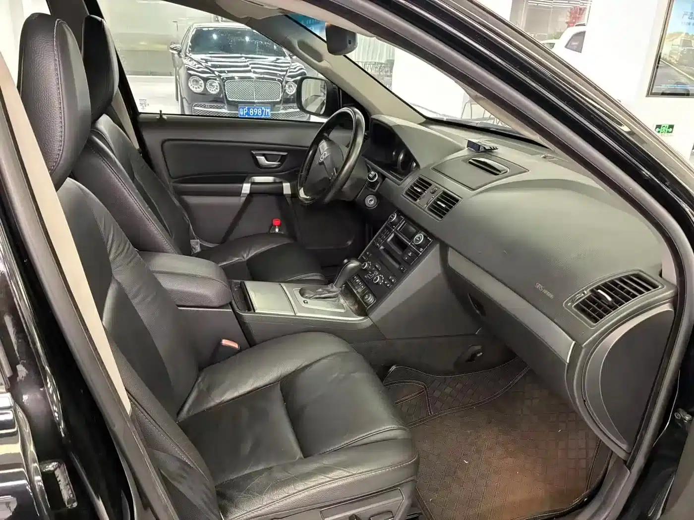 2013 Volvo XC90 2.5T T5 Luxury Edition — миниатюра 6