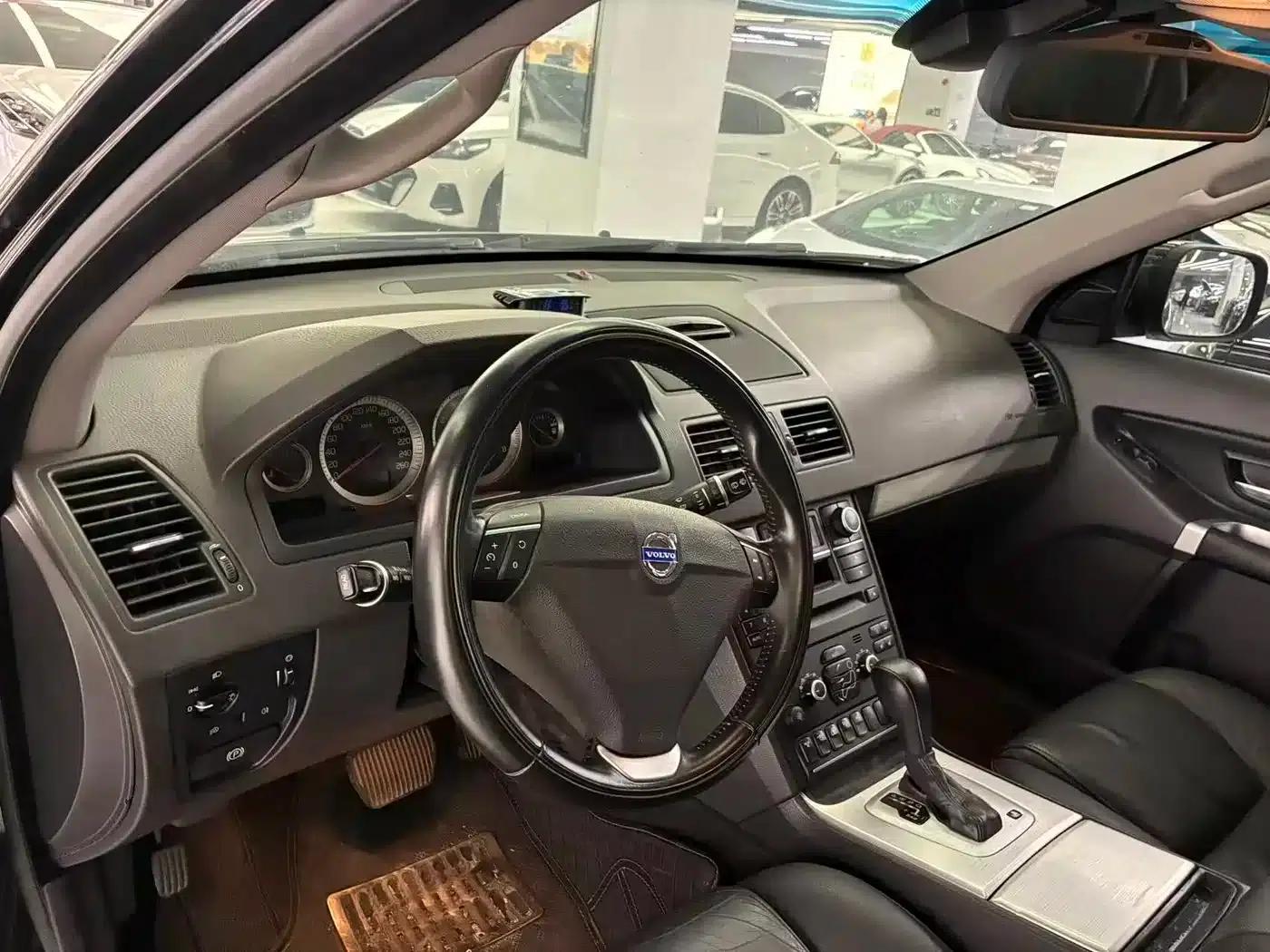 2013 Volvo XC90 2.5T T5 Luxury Edition — миниатюра 9