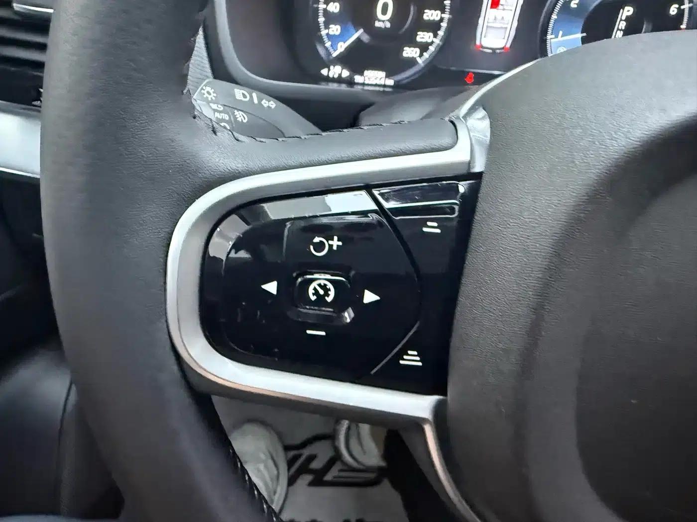 2018 Volvo XC90 T6 Smart Edition 5-seater — миниатюра 13