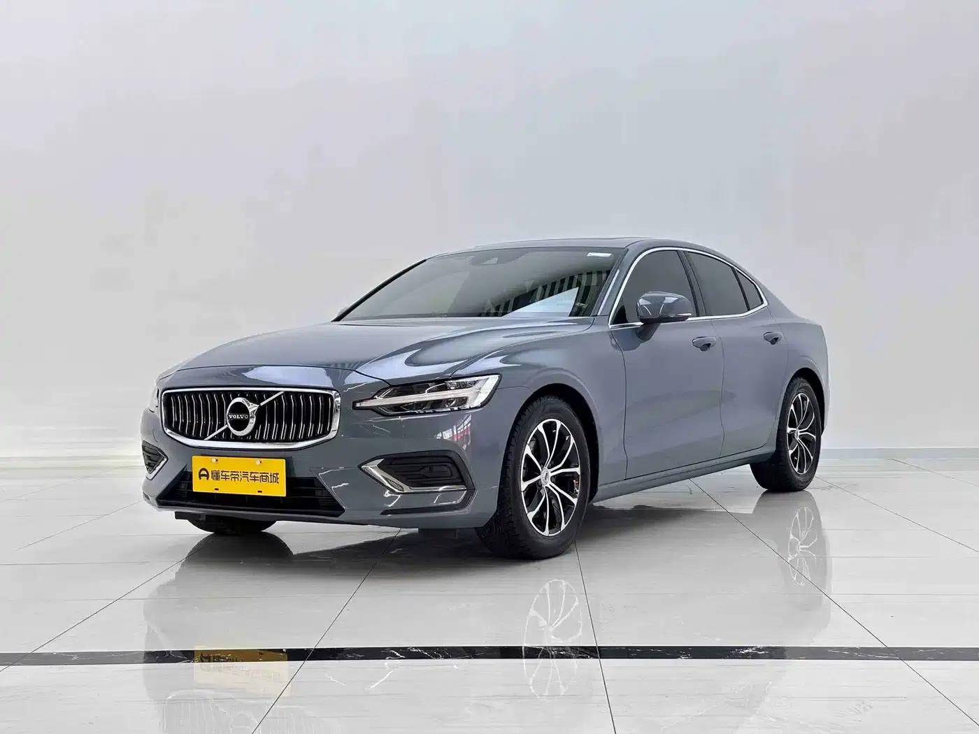 2022 Volvo S60 B4 Smart Luxury Edition — миниатюра 1