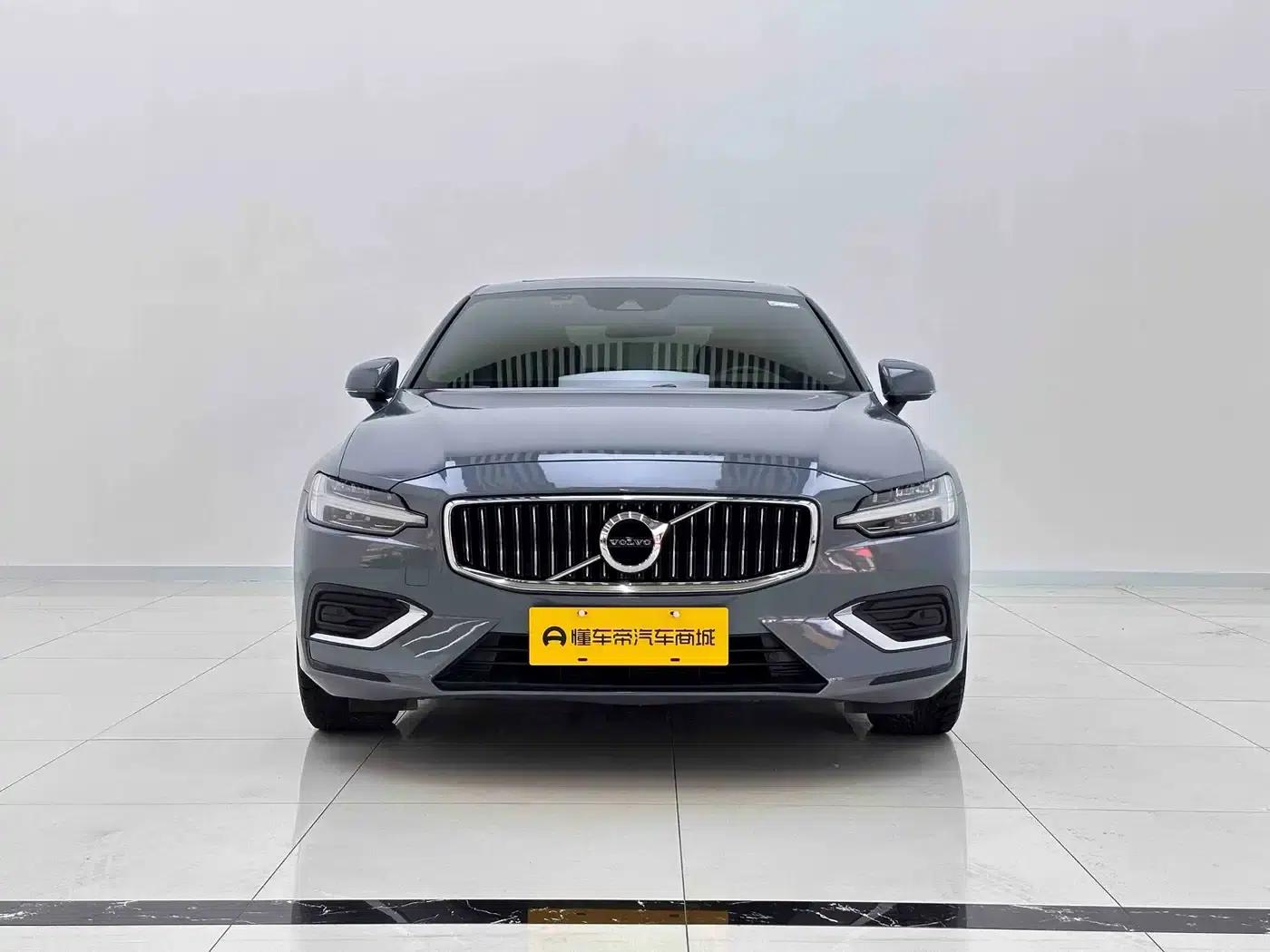 2022 Volvo S60 B4 Smart Luxury Edition — миниатюра 2
