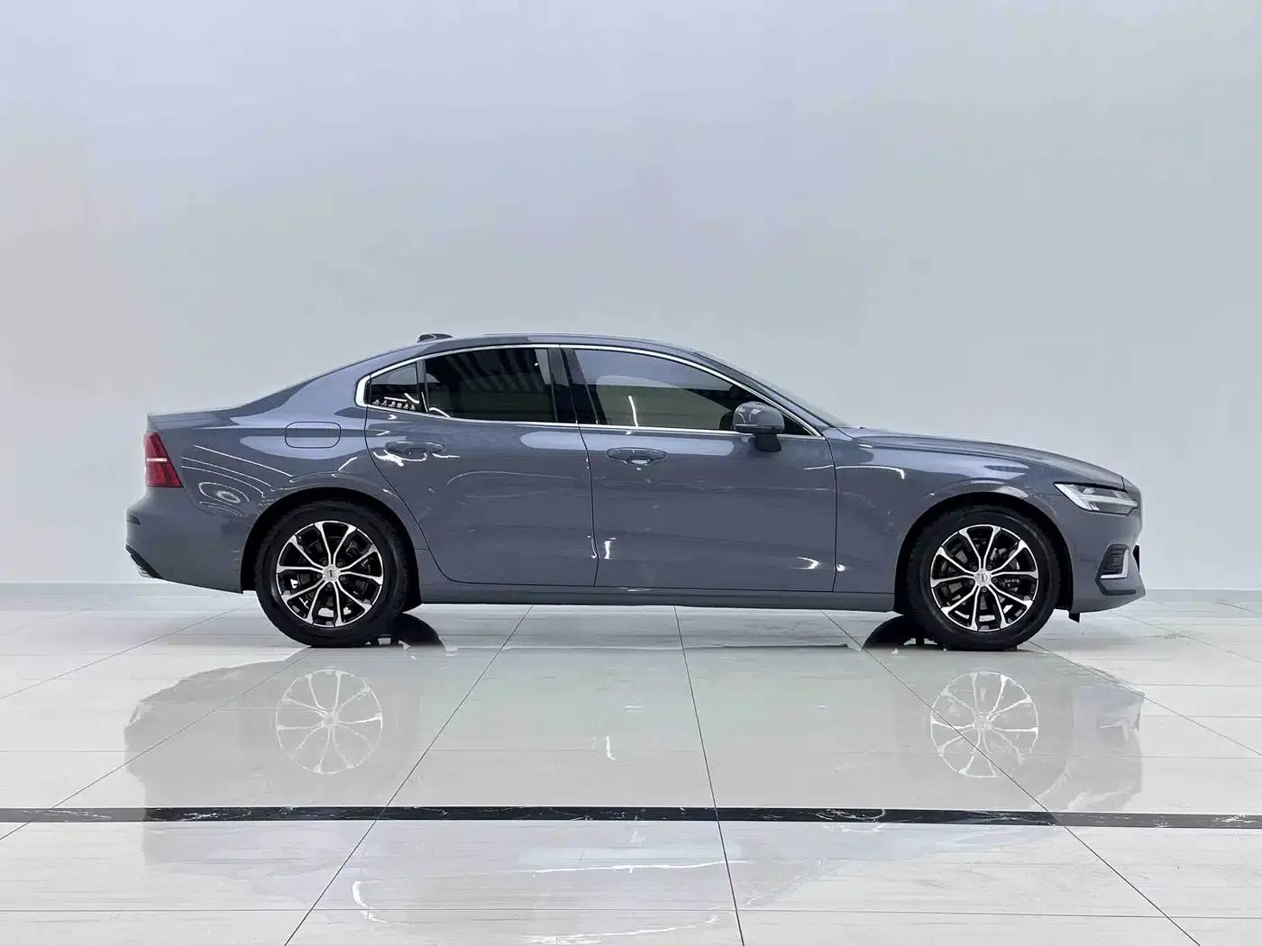 2022 Volvo S60 B4 Smart Luxury Edition — миниатюра 4