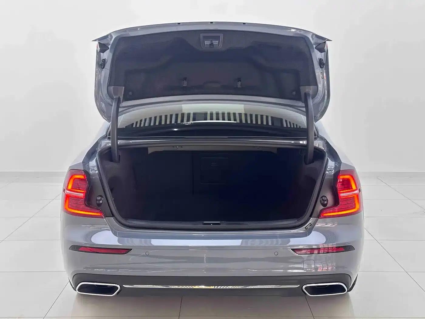 2022 Volvo S60 B4 Smart Luxury Edition — миниатюра 10