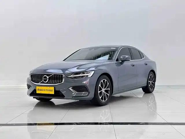 2022 Volvo S60 B4 Smart Luxury Edition