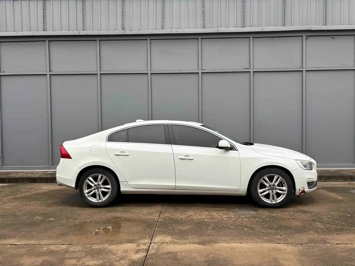 2014 Volvo S60 S60L 2.0T Smart Edition — миниатюра 4