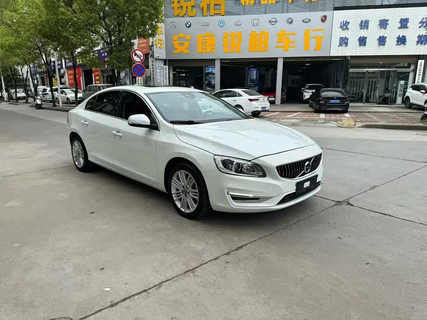 2019 Volvo S60 S60L Facelift T5 Smart Advanced Edition — миниатюра 3