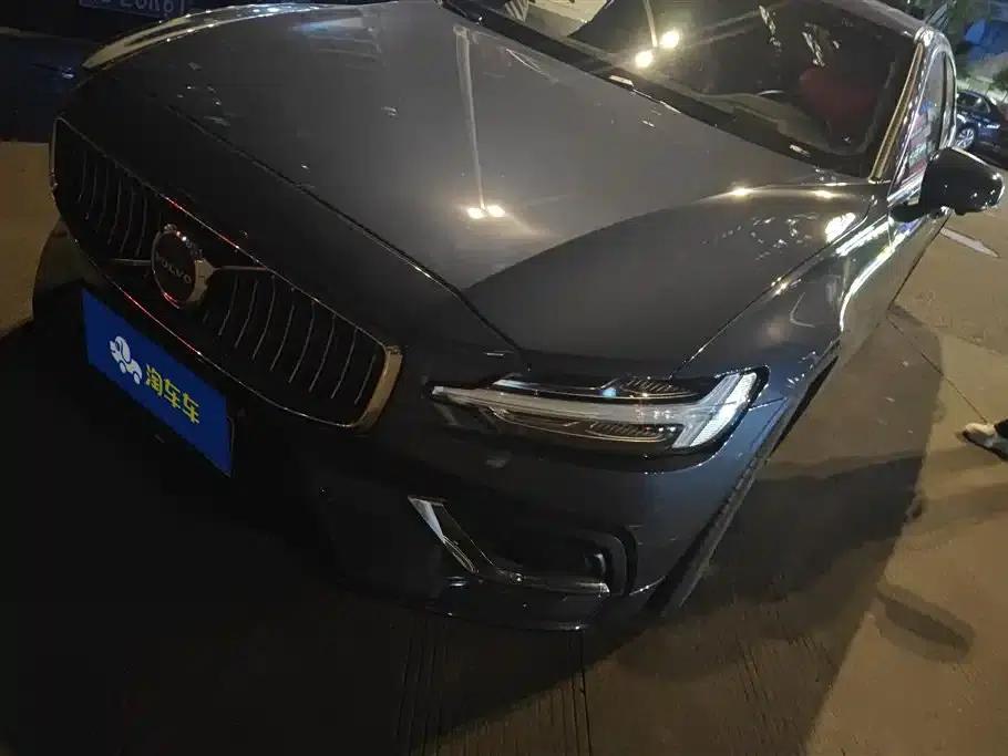 2024 Volvo S60 B4 Smart Luxury Edition — миниатюра 1