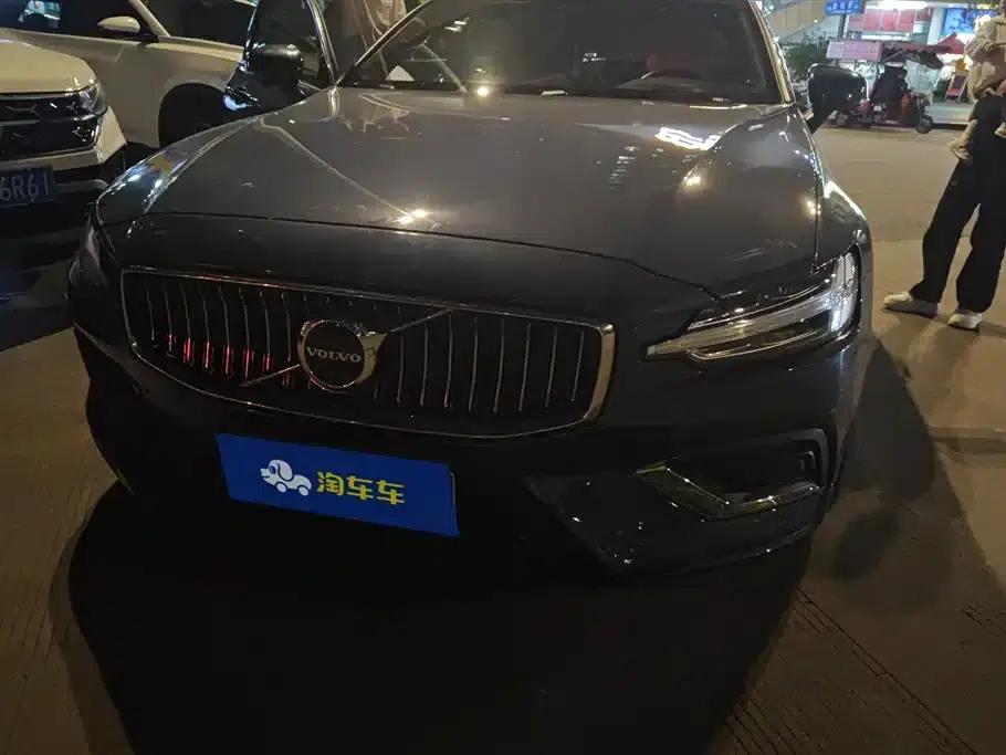 2024 Volvo S60 B4 Smart Luxury Edition — миниатюра 2