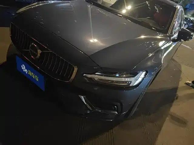2024 Volvo S60 B4 Smart Luxury Edition