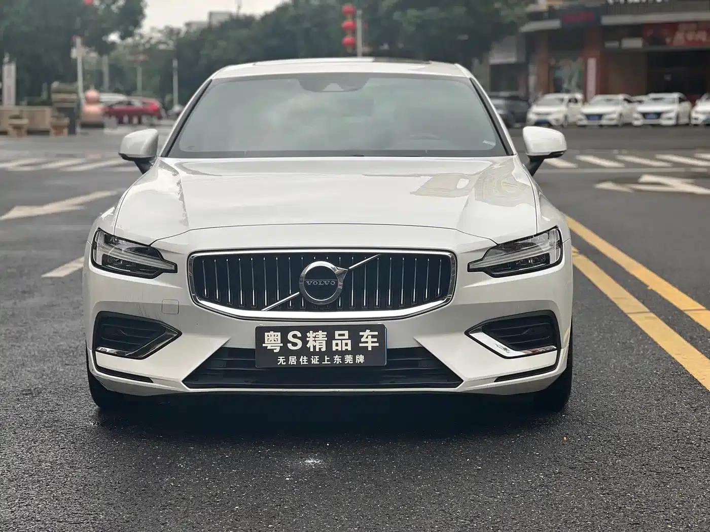 2022 Volvo S60 B4 Smart Luxury Edition — миниатюра 2