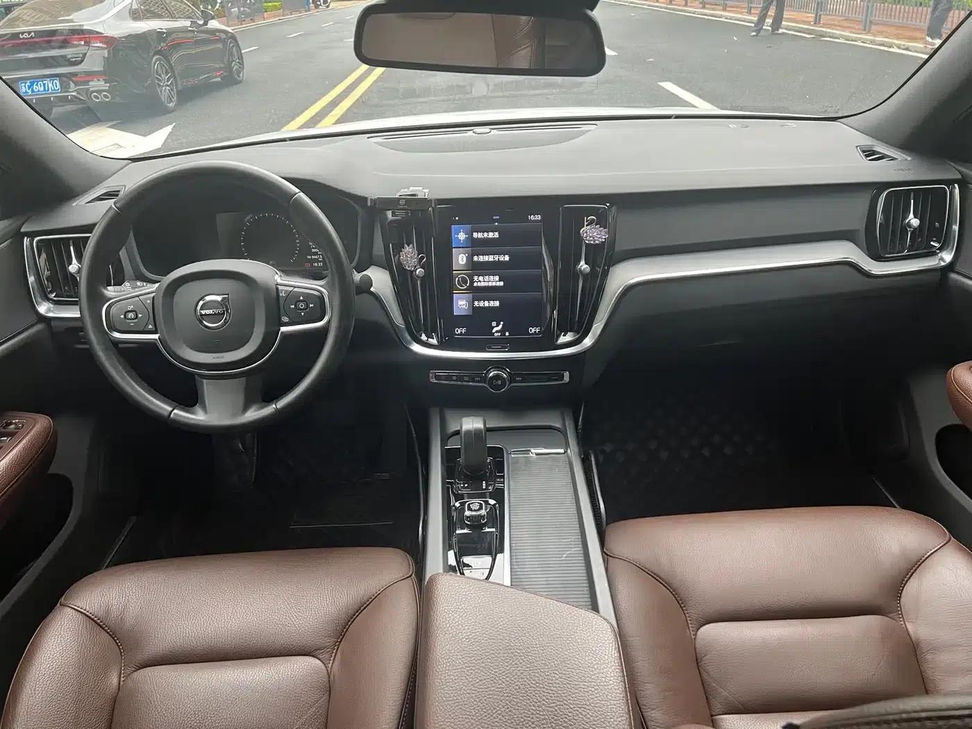 2022 Volvo S60 B4 Smart Luxury Edition — миниатюра 12