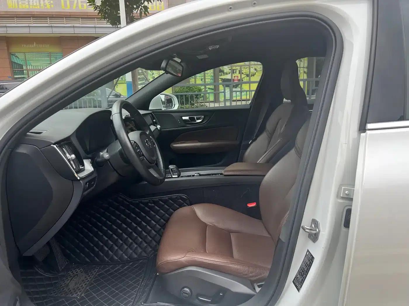 2022 Volvo S60 B4 Smart Luxury Edition — миниатюра 8