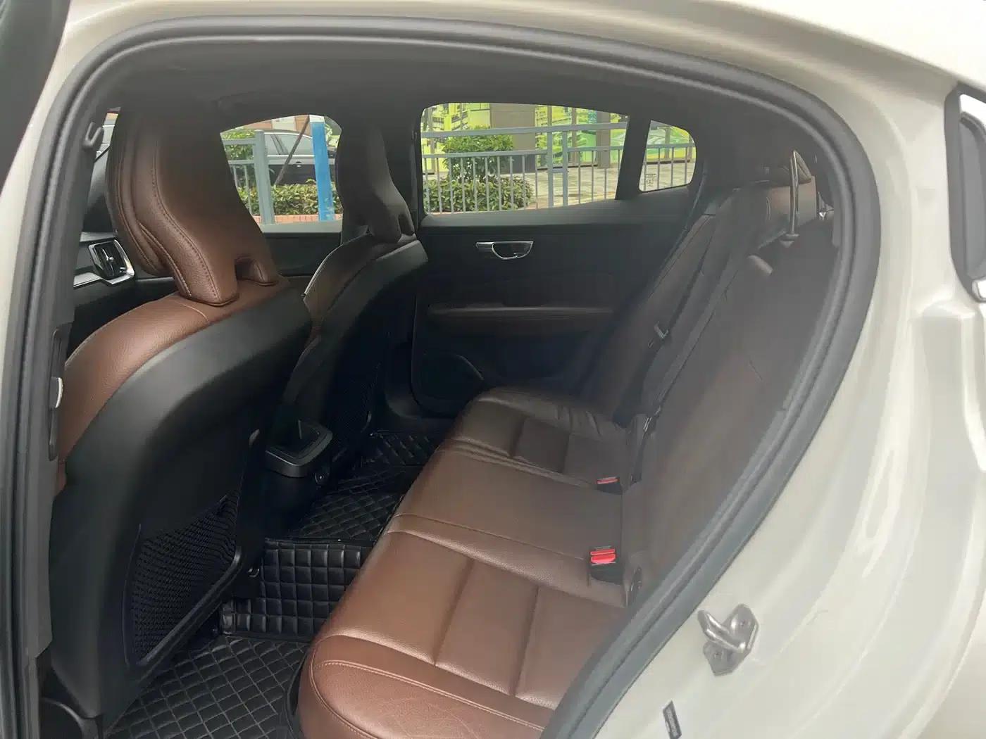 2022 Volvo S60 B4 Smart Luxury Edition — миниатюра 9