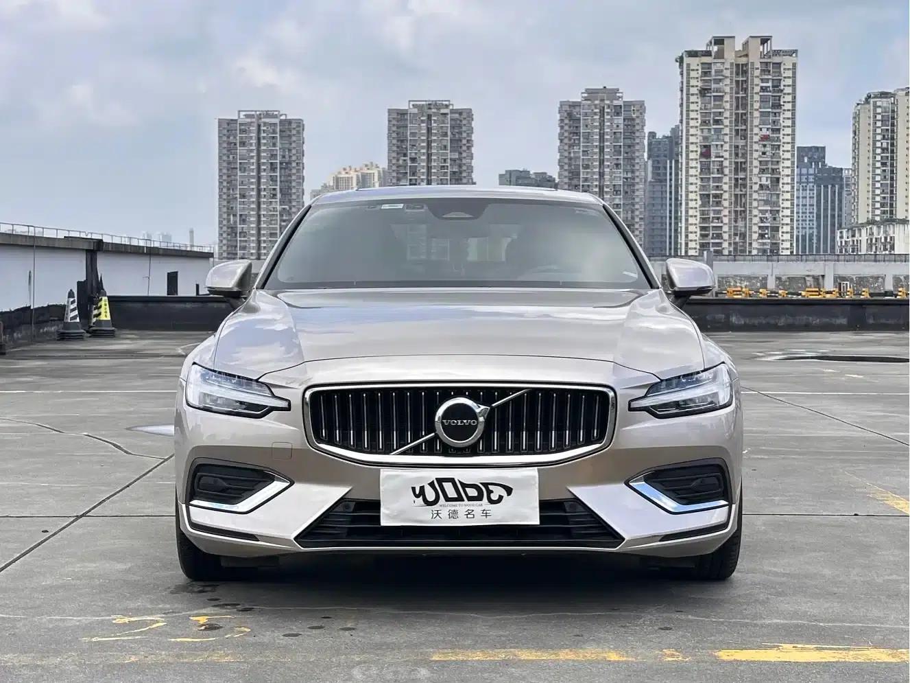 2024 Volvo S60 B4 Smart Luxury Edition — миниатюра 3