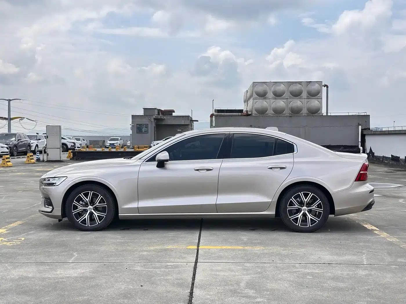 2024 Volvo S60 B4 Smart Luxury Edition — миниатюра 4