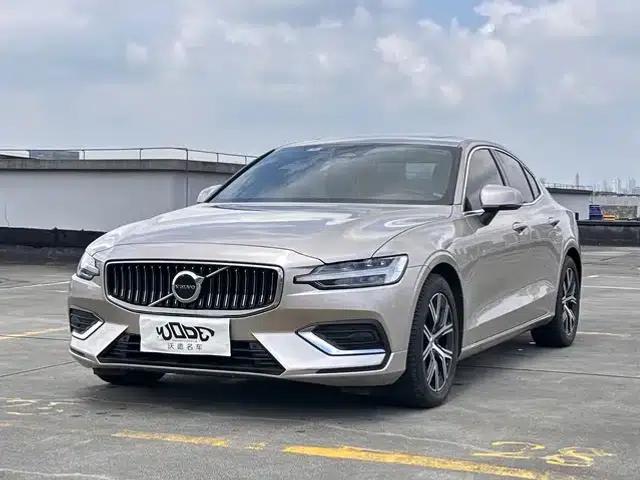 2024 Volvo S60 B4 Smart Luxury Edition