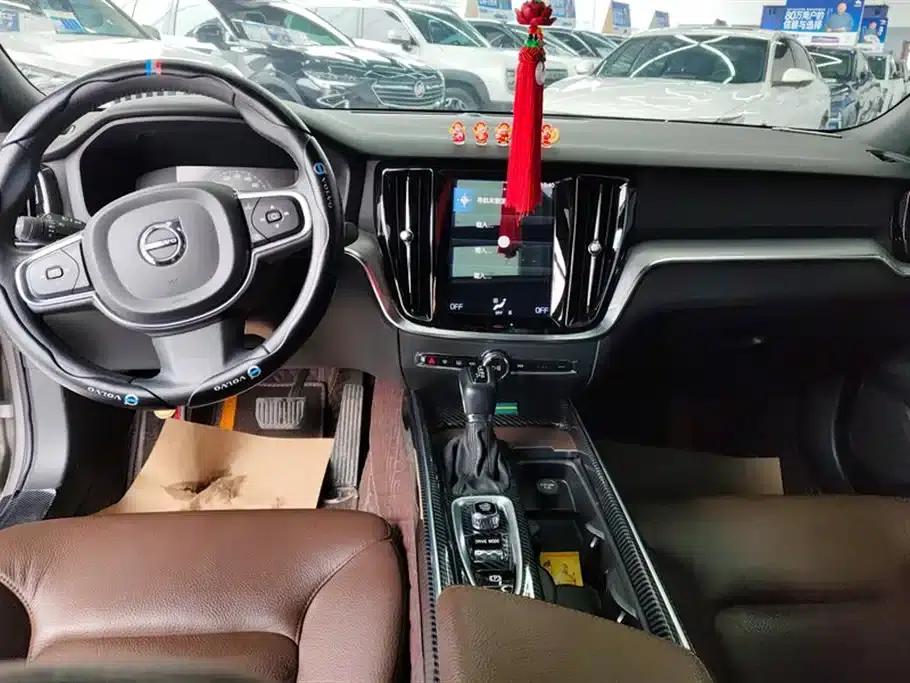 2021 Volvo S60 T4 Inscription Luxury Edition — миниатюра 12