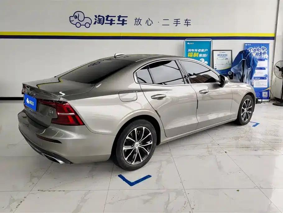 2021 Volvo S60 T4 Inscription Luxury Edition — миниатюра 3