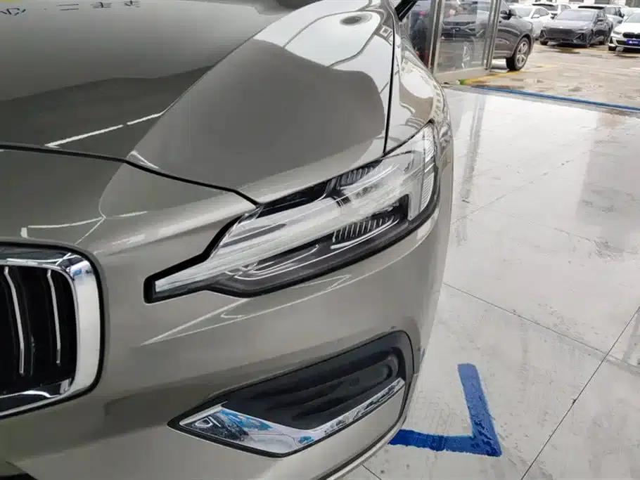 2021 Volvo S60 T4 Inscription Luxury Edition — миниатюра 5