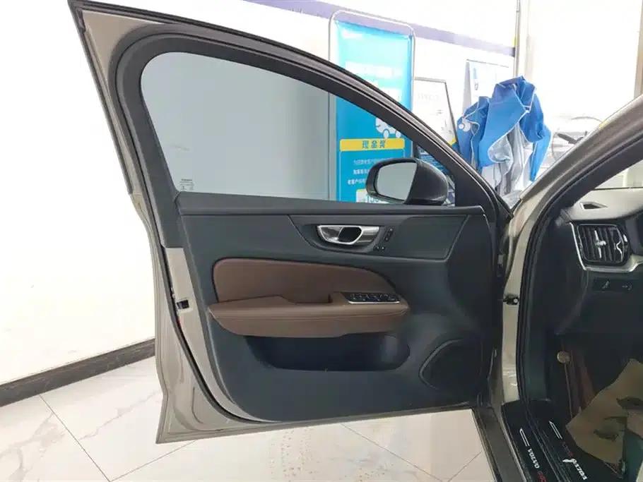 2021 Volvo S60 T4 Inscription Luxury Edition — миниатюра 7