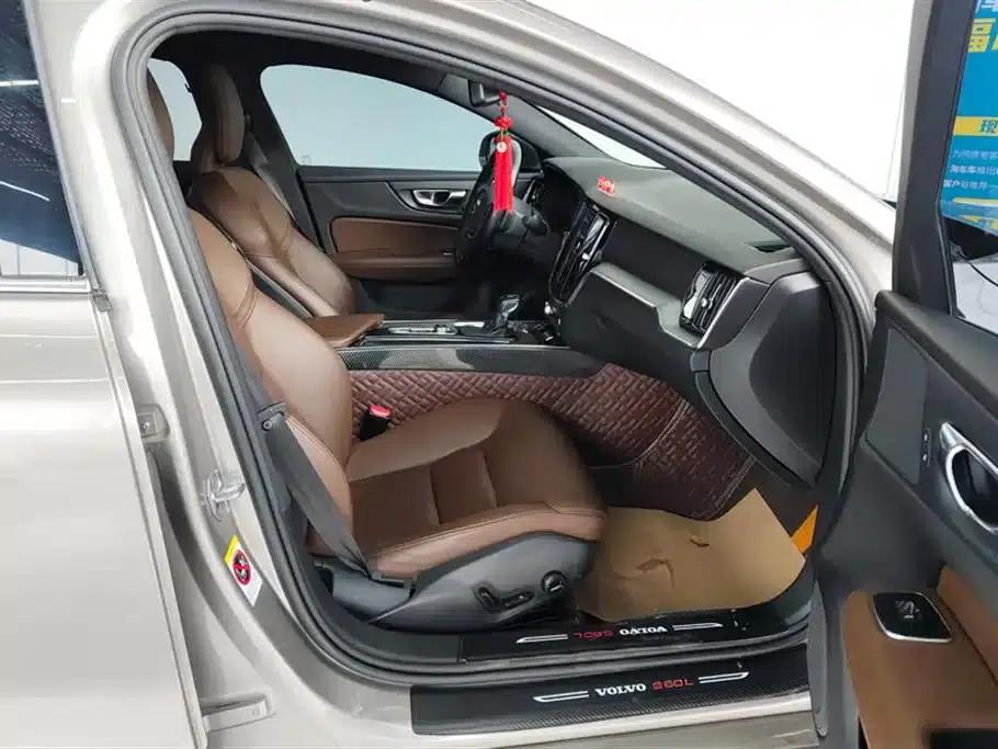 2021 Volvo S60 T4 Inscription Luxury Edition — миниатюра 8