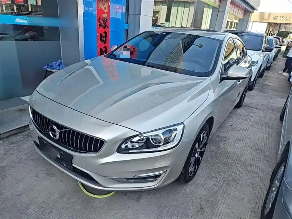 2018 Volvo S60 S60L T3 Smart Progressive Edition — миниатюра 1