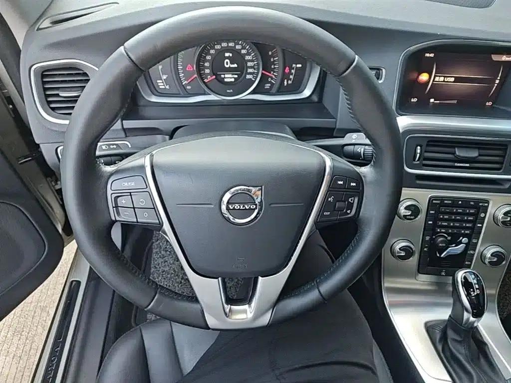 2018 Volvo S60 S60L T3 Smart Progressive Edition — миниатюра 11
