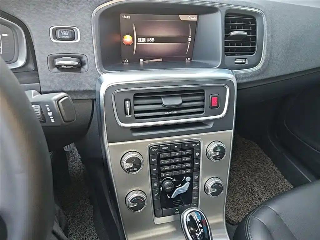 2018 Volvo S60 S60L T3 Smart Progressive Edition — миниатюра 13
